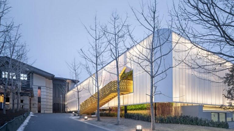 Translucent Strength Exploring the Power and Beauty of Polycarbonate Facade
